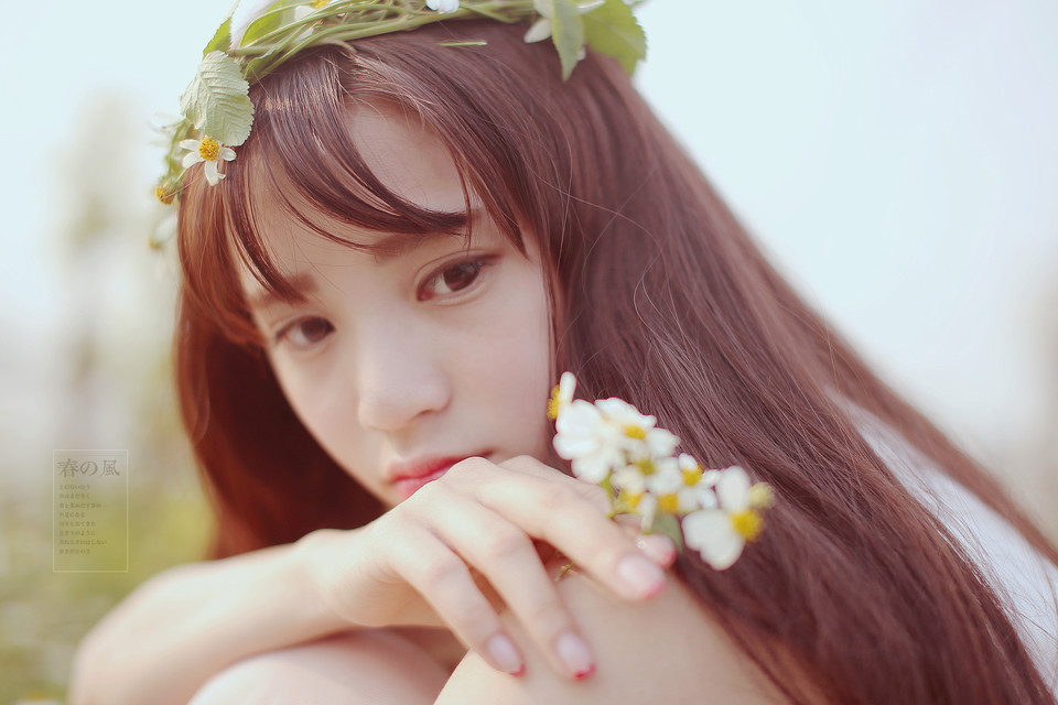 花环女子的清纯户外图  第7张