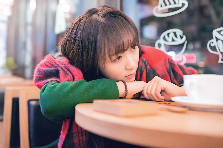 复古女子户外气质写真  第3张