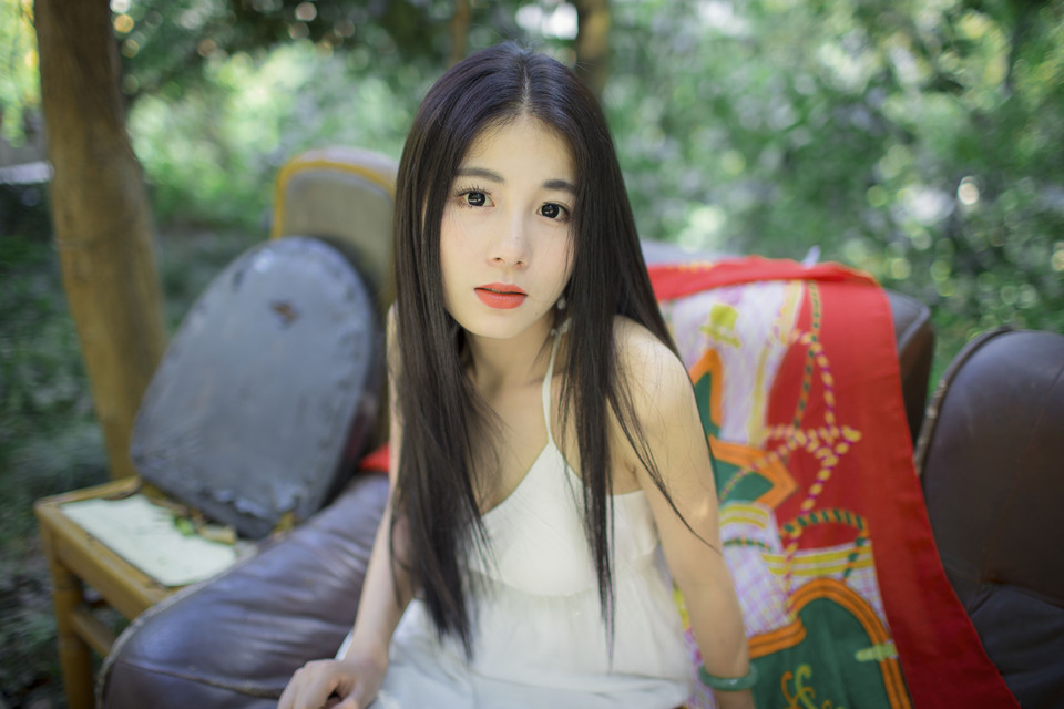 长发美女森林清纯图  第1张