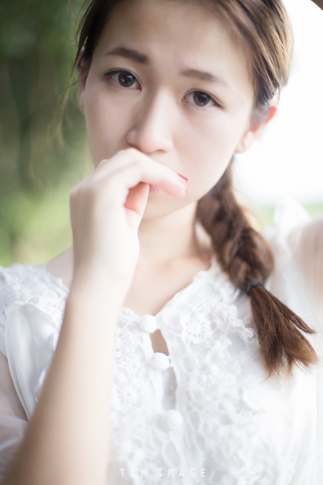 长裙女子纪念青春时光  第4张