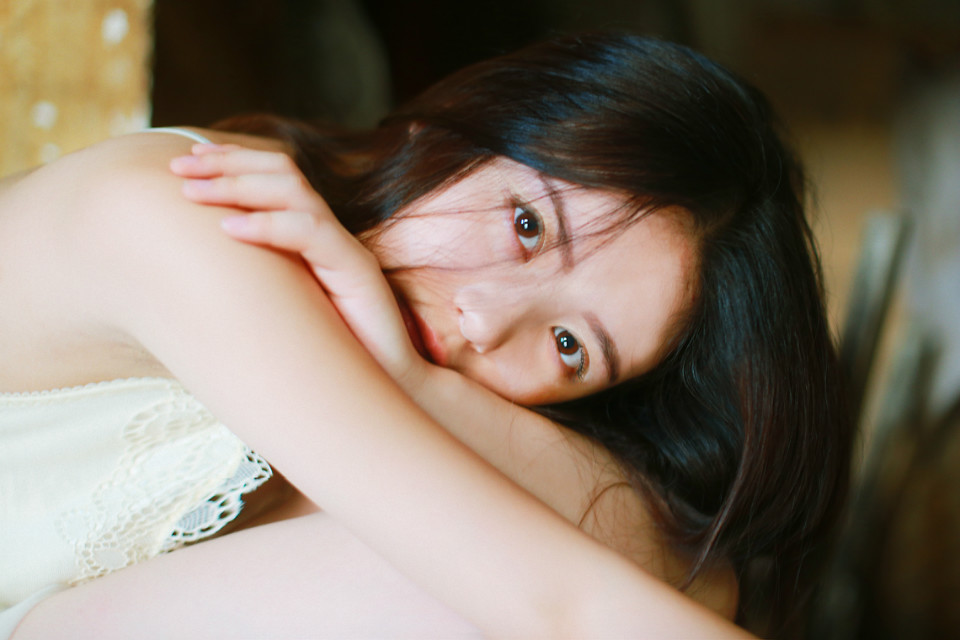 冷艳美女户外清纯图  第10张