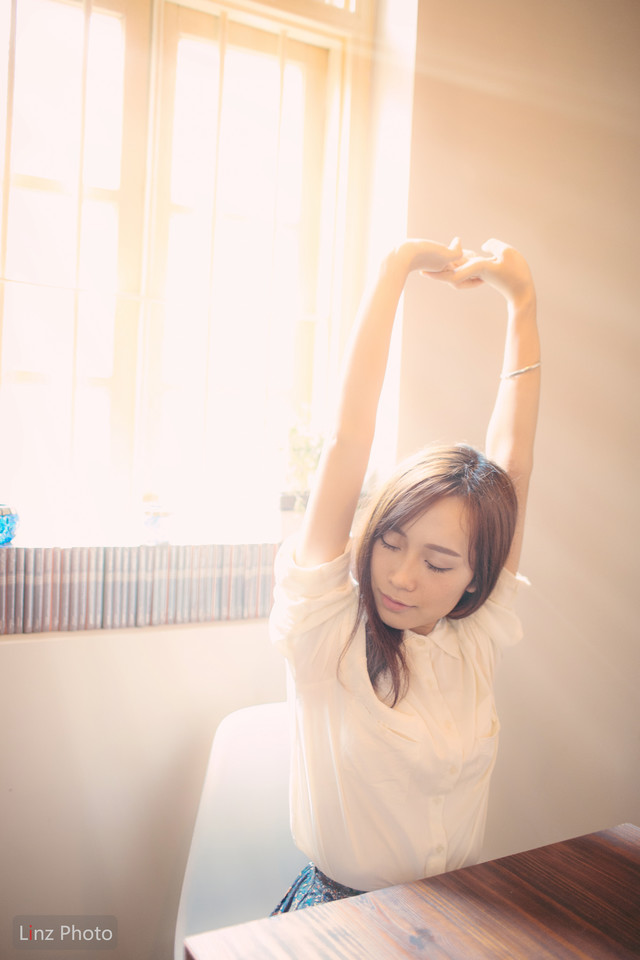 咖啡馆清纯甜美女孩  第13张