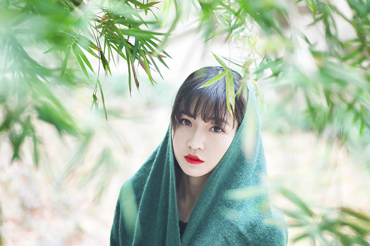 竹林下红唇女子为谁一笑  第6张