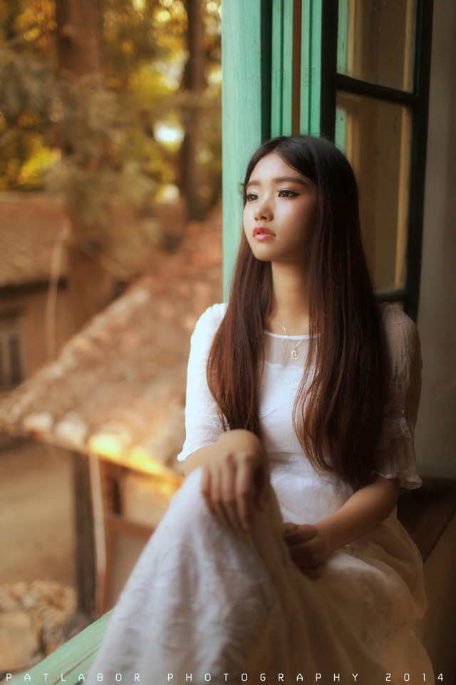 清纯白裙美女在等待  第10张