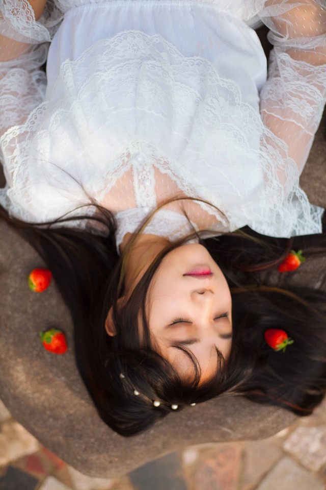 草莓姑娘森林清纯图  第10张