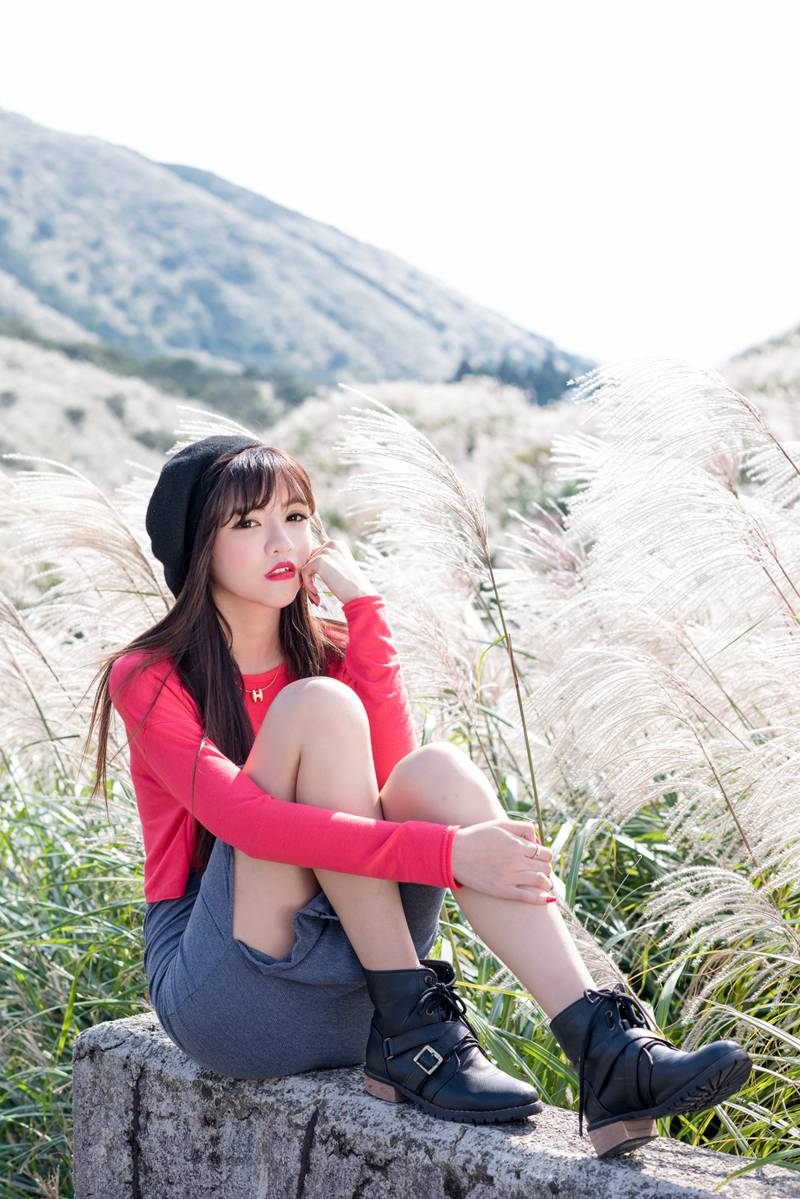 田野里温柔可人清纯照  第2张