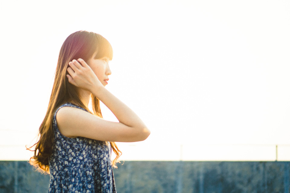 碎花长裙美女在天台清纯照  第7张