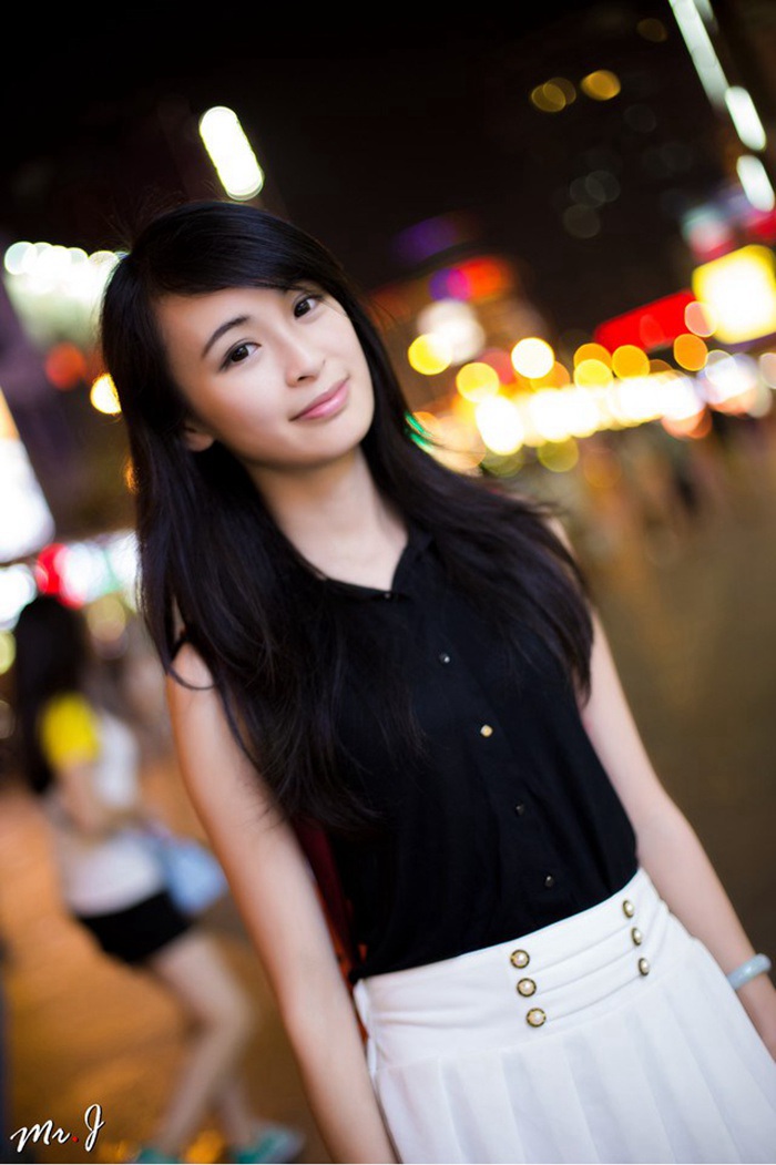 休闲时光的清纯女子  第1张