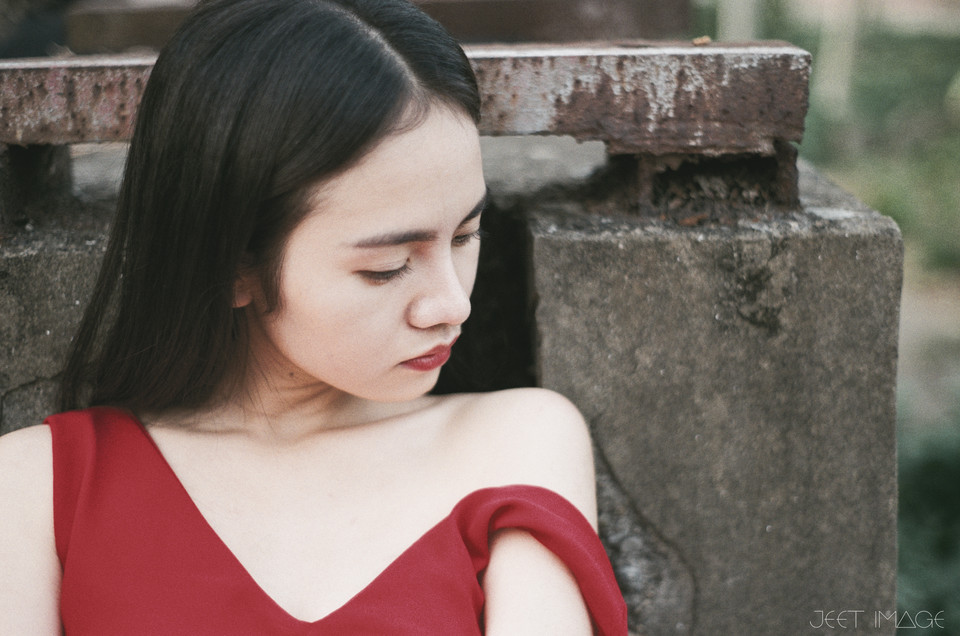 红裙女子白皙肌肤迷人写真  第22张