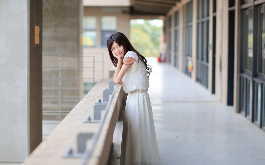 清纯甜美姑娘户外图  第14张