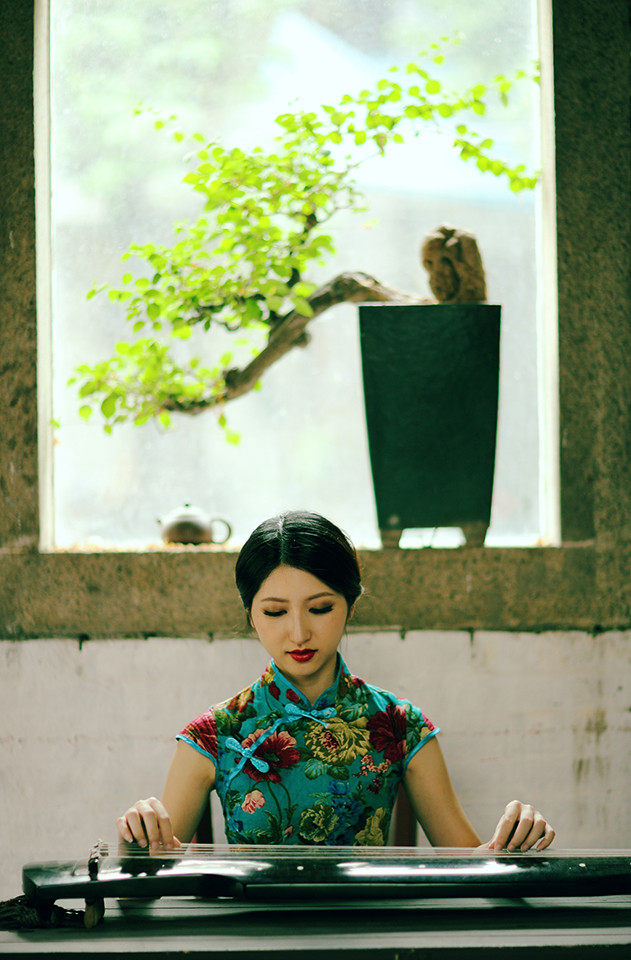 旗袍美女甜美艺术照  第5张