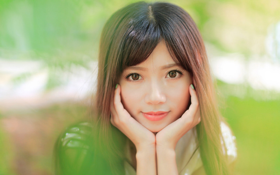 清纯甜美姑娘户外图  第4张