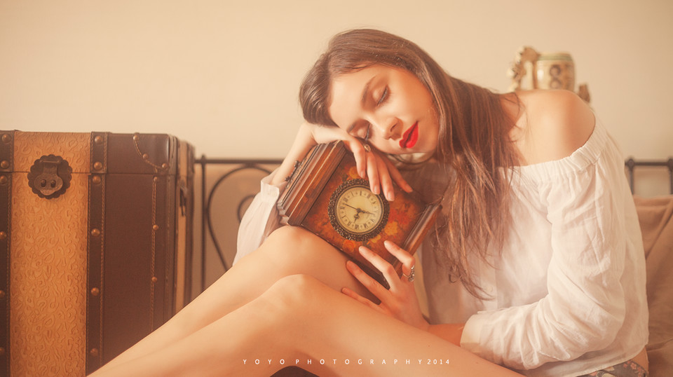 外国美女私房红唇图  第1张