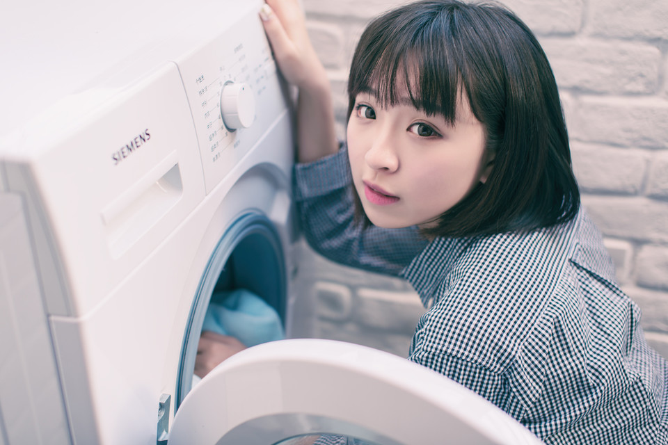 短发妹子清纯甜美图  第18张