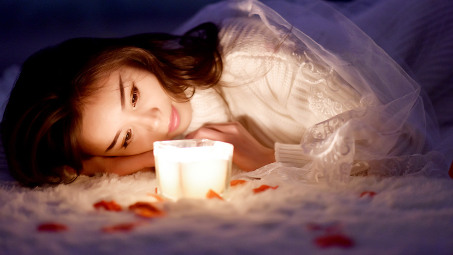 夜晚清纯美女的独自忧伤  第4张