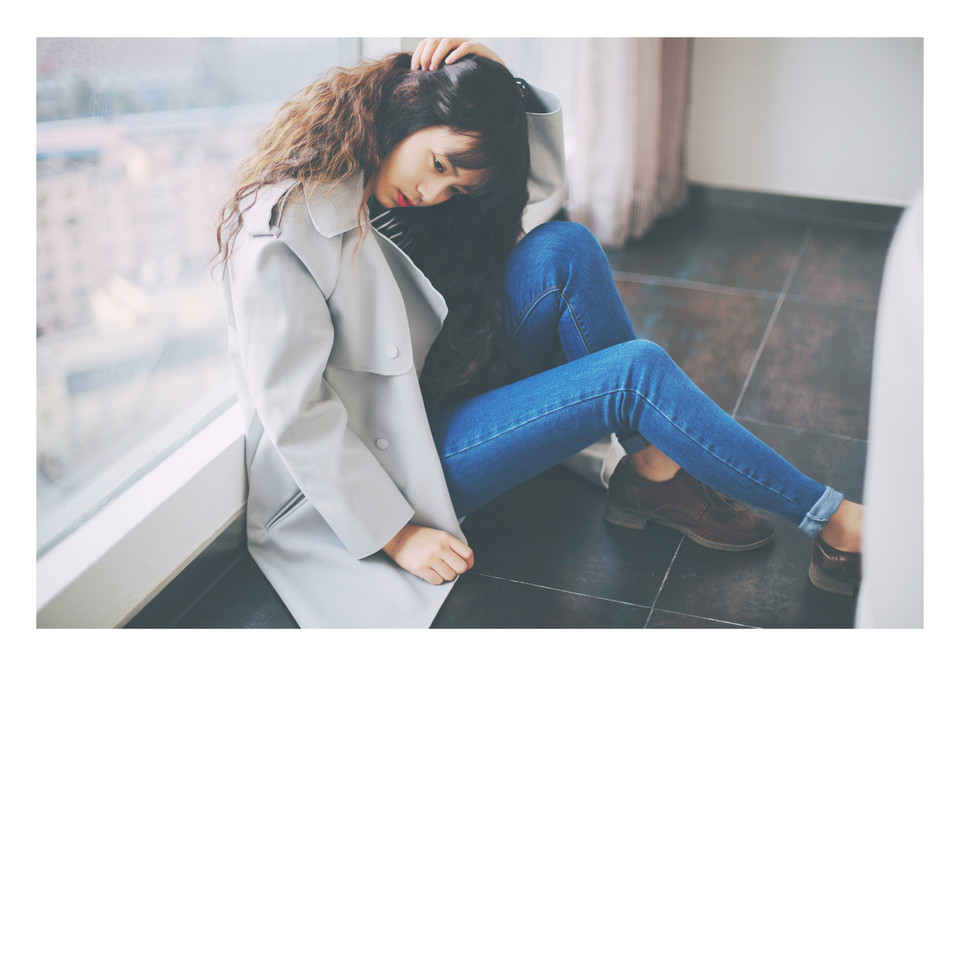 卷发女子私房清纯图  第8张