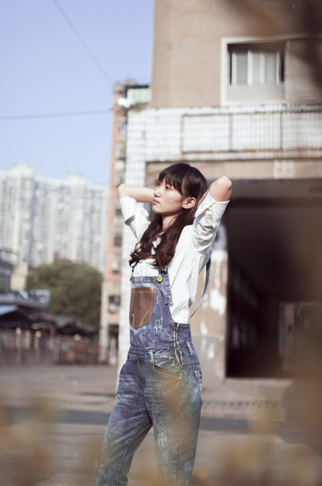 霸气女子户外迷人身姿  第6张