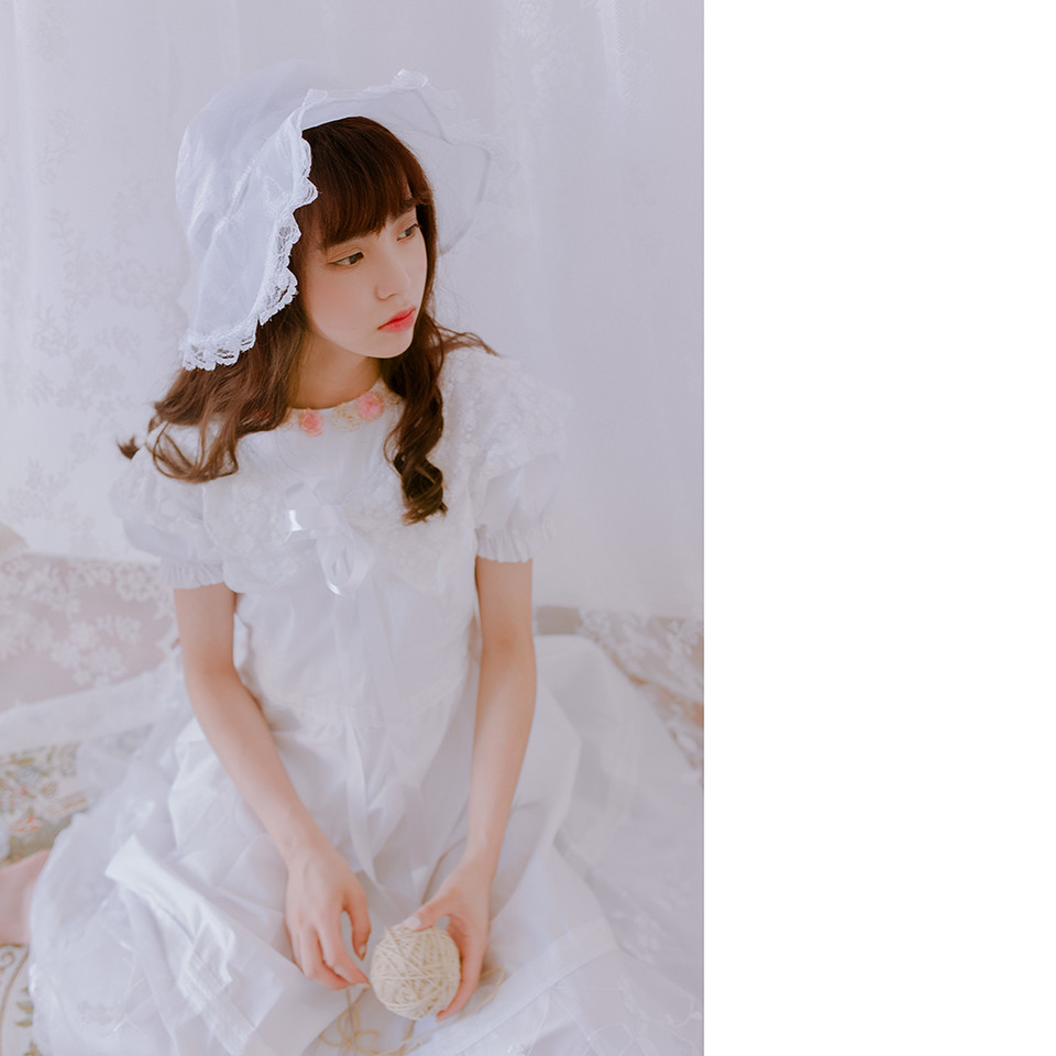 纯白私房的白裙卷发女子  第11张