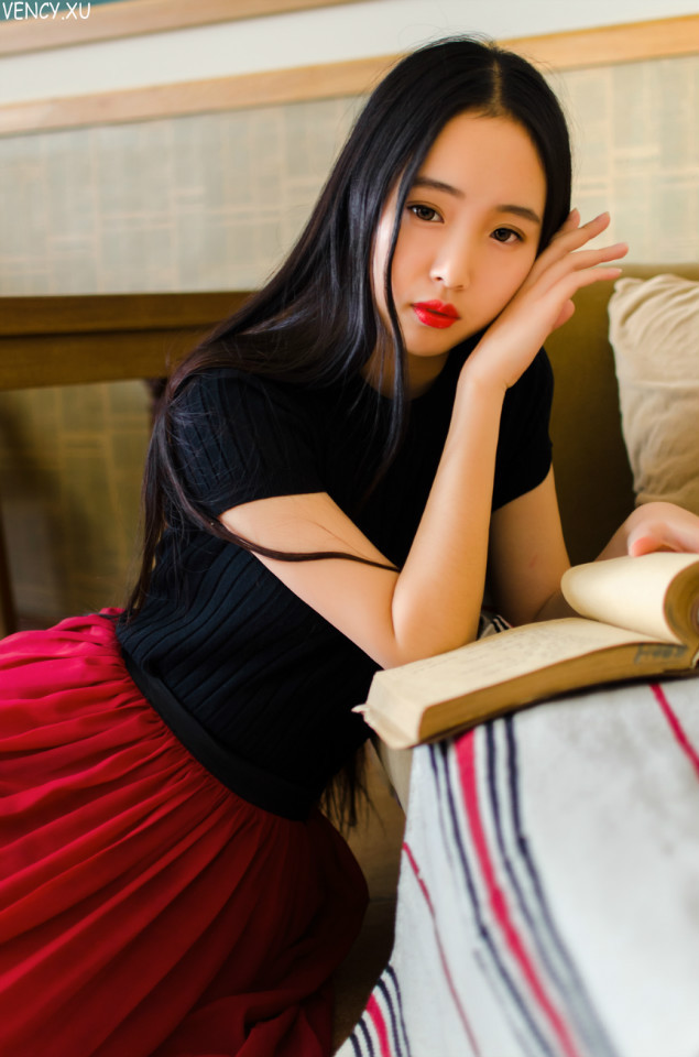 长发女子小清新甜美图  第11张