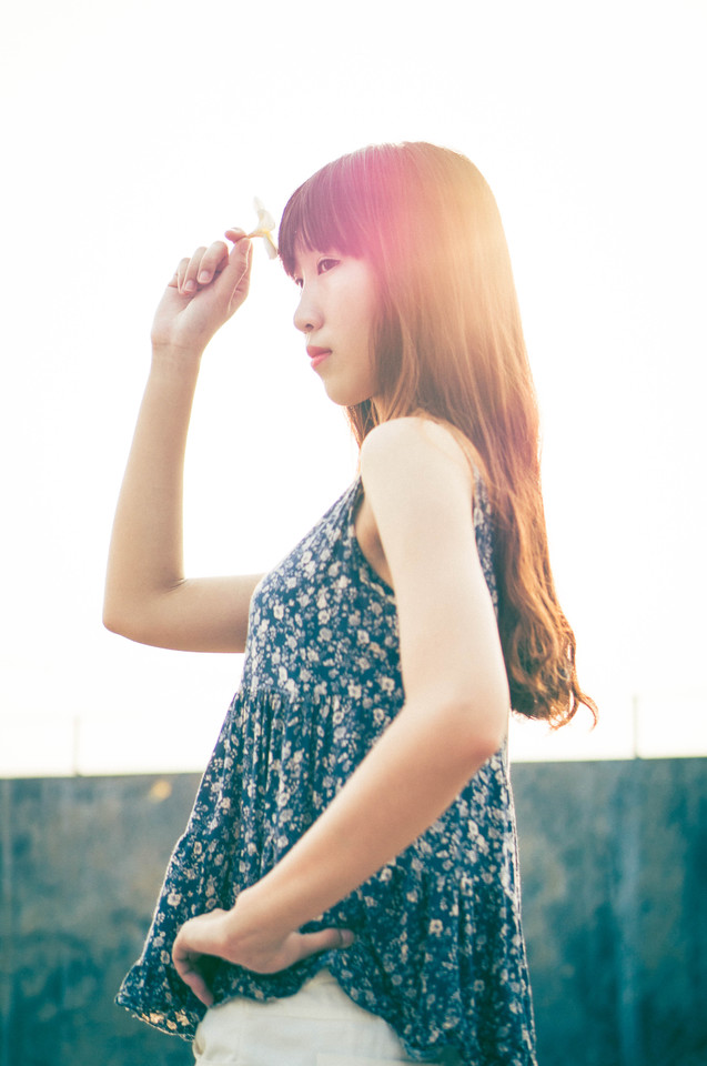 碎花长裙美女在天台清纯照  第13张