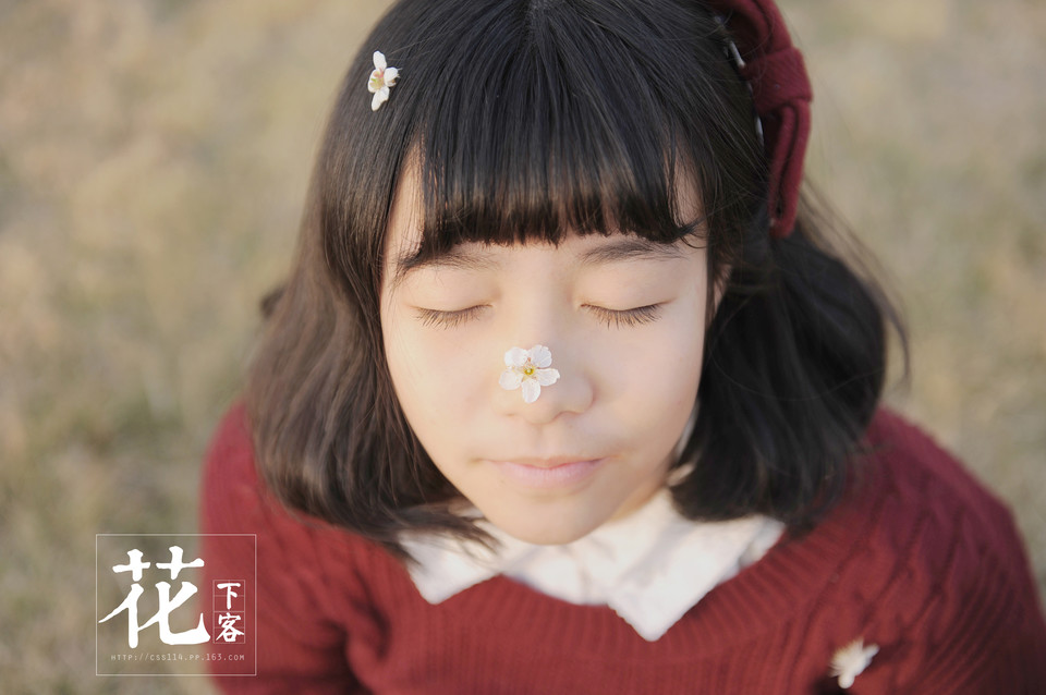 花下清纯卖萌美女  第7张