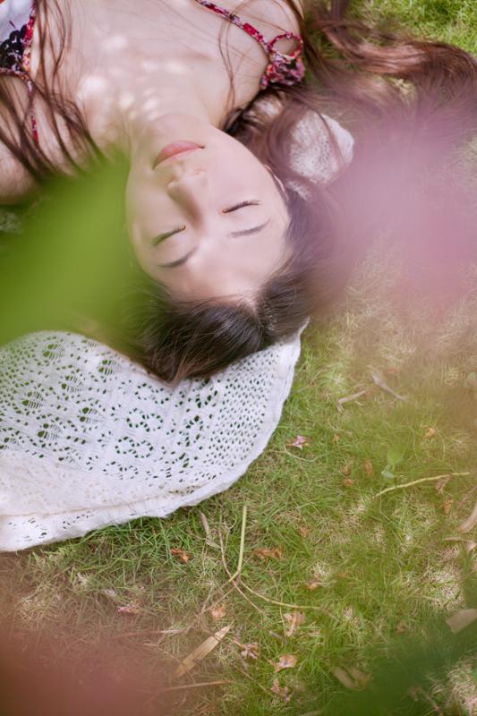 小清新美女的唯美迷人写真  第4张