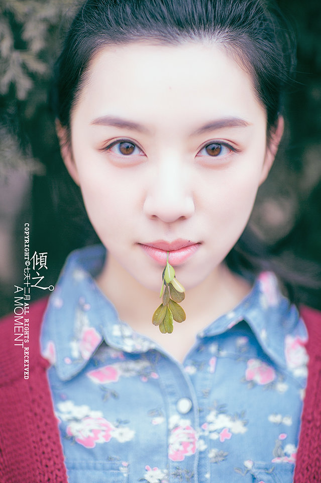 马尾女孩的户外小清新图片  第5张