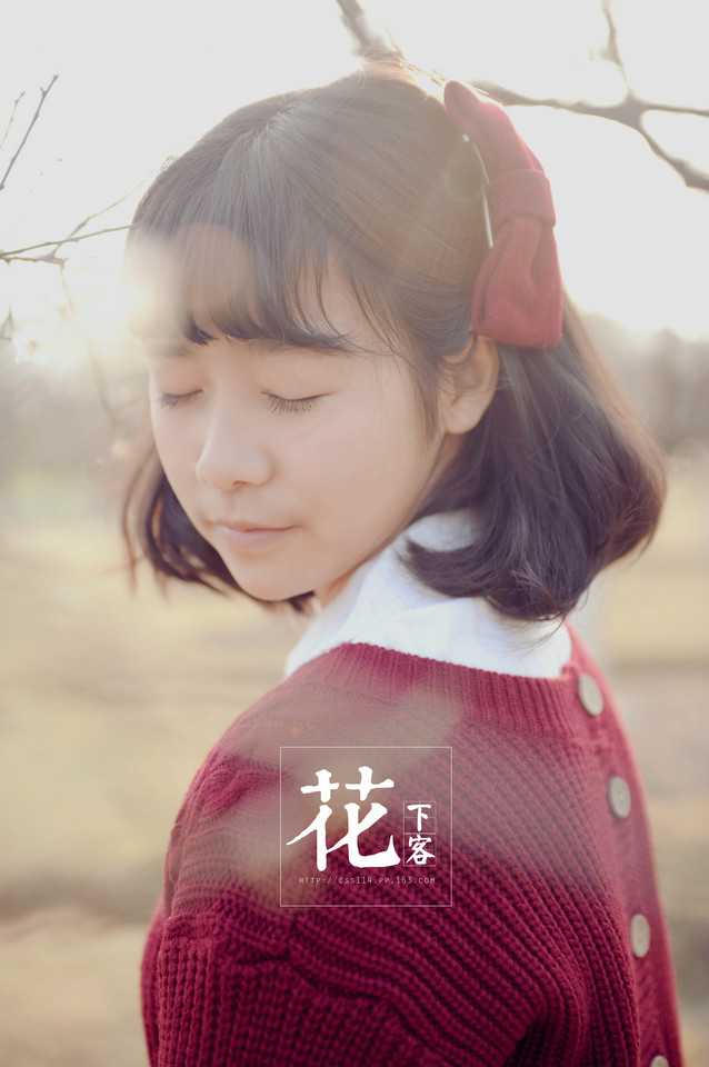 花下清纯卖萌美女  第11张