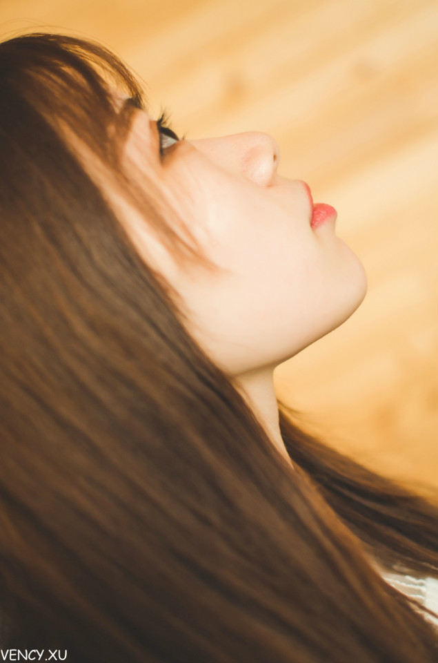 长发女子安静私房清纯写真  第7张