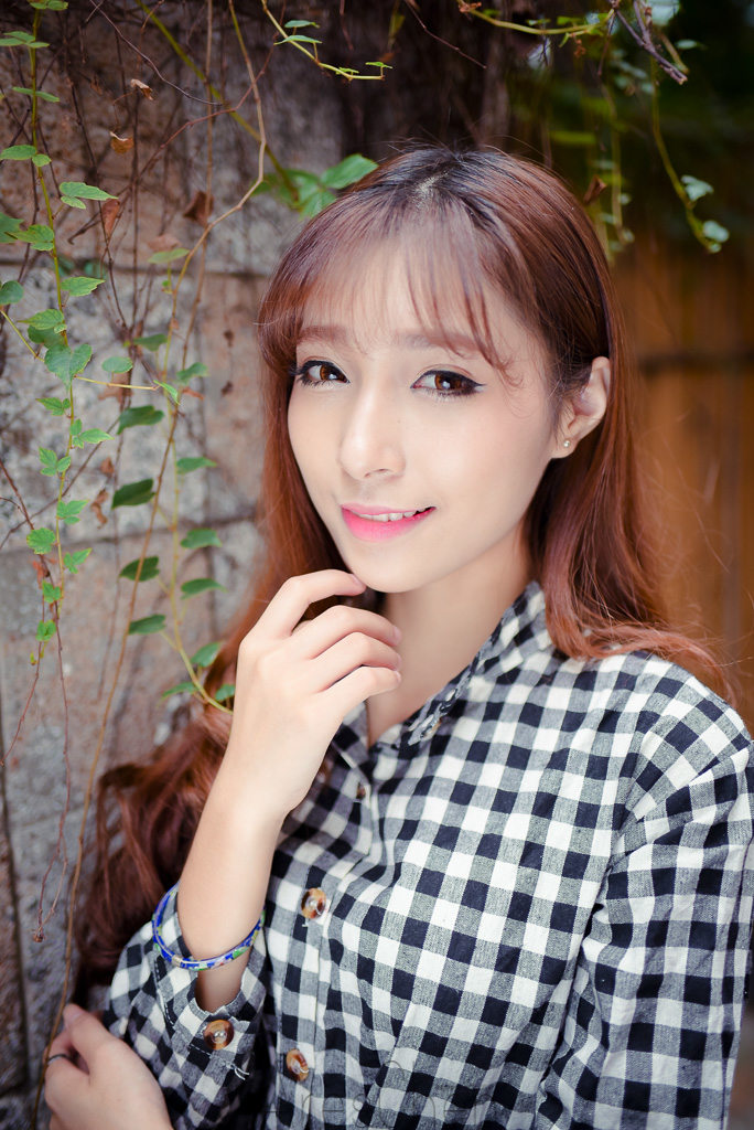 格子长裙女子的秀气写真  第27张