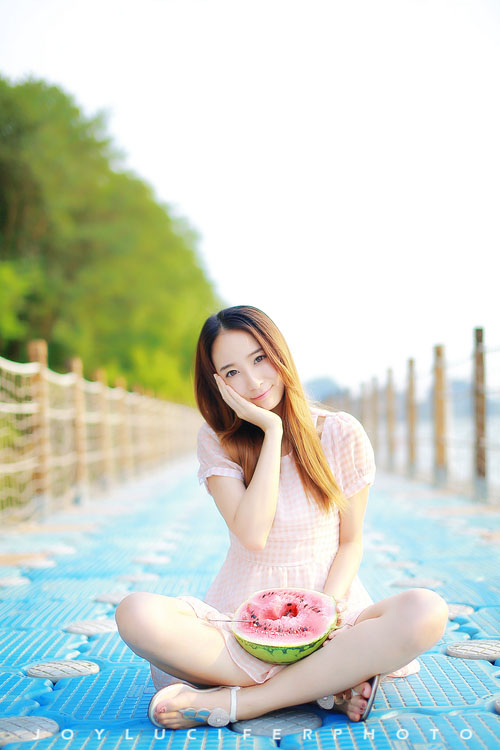 西瓜少女的夏日清纯照  第8张