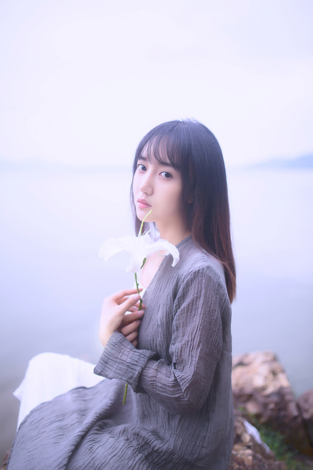 一花一世界的水上清纯妹子  第2张