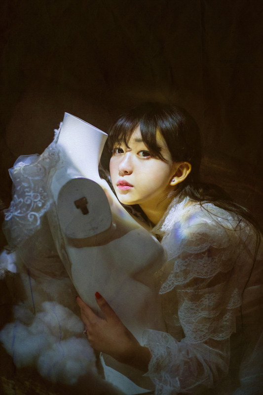 白裙少女私房忧郁迷人图  第13张