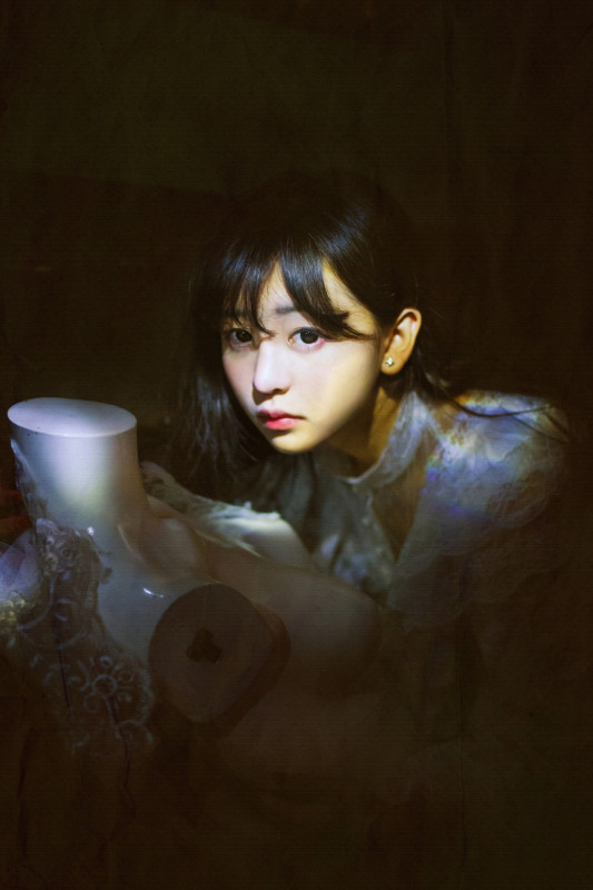 白裙少女私房忧郁迷人图  第17张