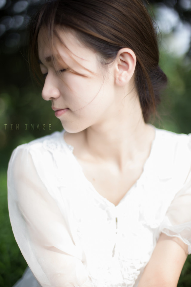 长裙女子纪念青春时光  第9张