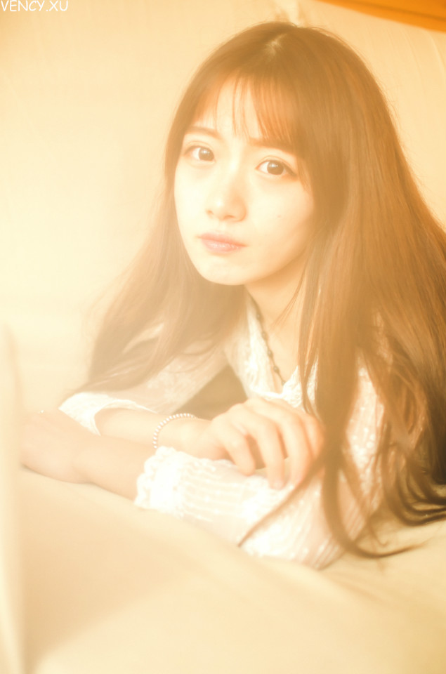 长发女子安静私房清纯写真  第3张