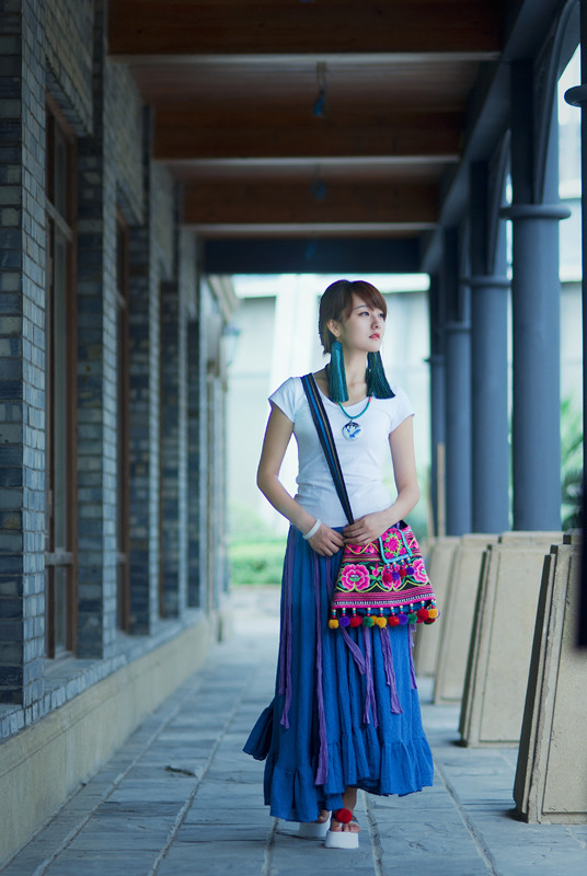 油纸伞的娇小女子的清纯图  第11张