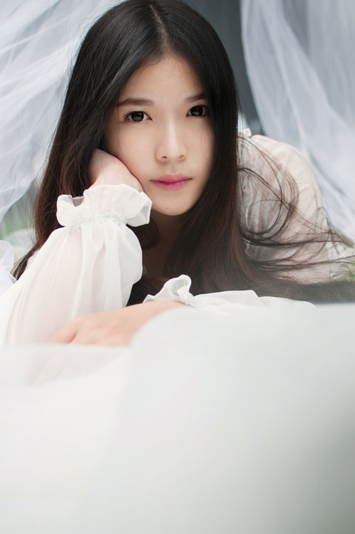 天使女孩户外的清纯写真  第11张