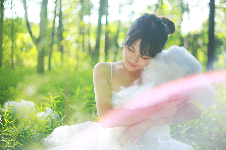 夏日美女在森林中舞动身姿  第12张