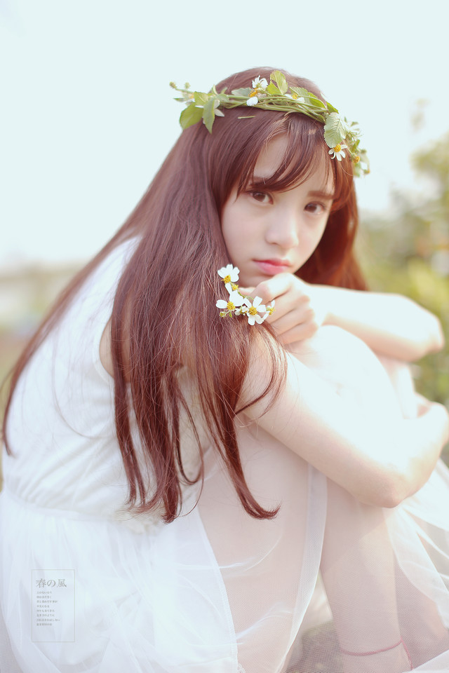 花环女子的清纯户外图  第23张