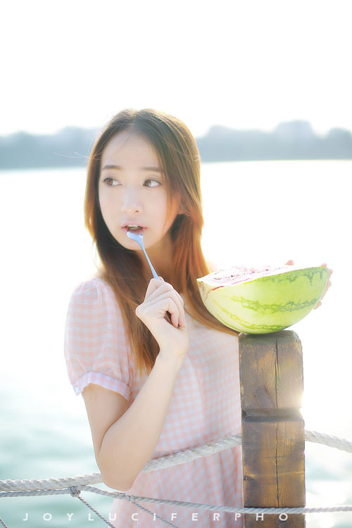 西瓜少女的夏日清纯照  第3张
