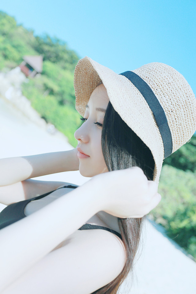 阳光下长发美女清纯照  第3张