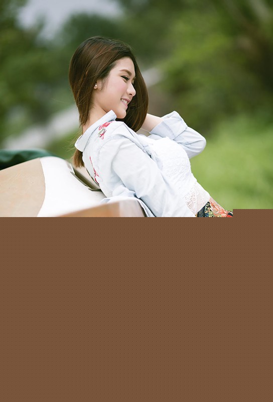 回眸一笑的纯净让人着迷女子  第5张