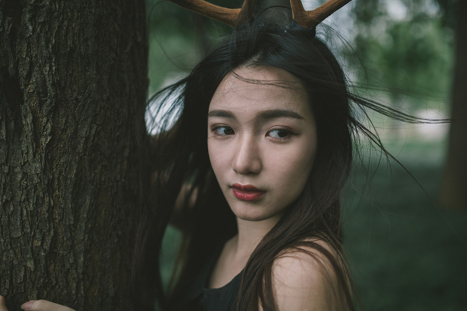 麋鹿女子森林唯美清纯图  第19张