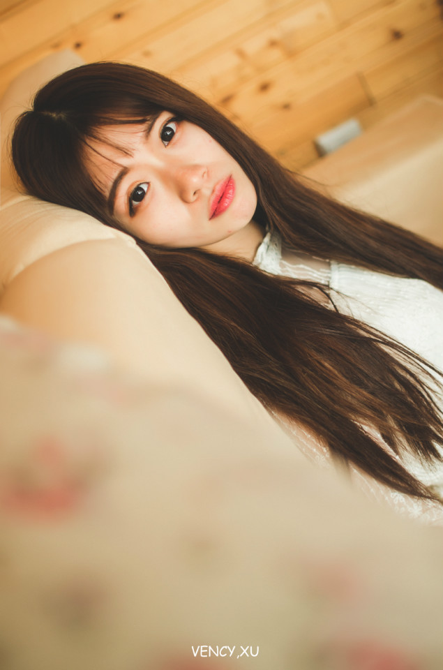 长发女子安静私房清纯写真  第6张