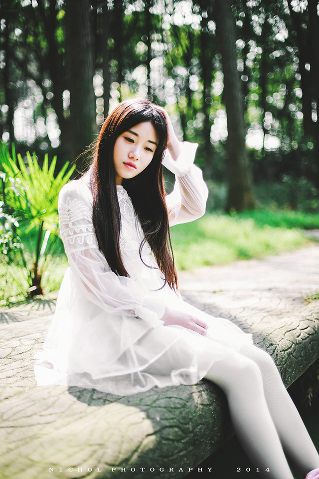 小清新女子森林小路的清纯美女  第8张