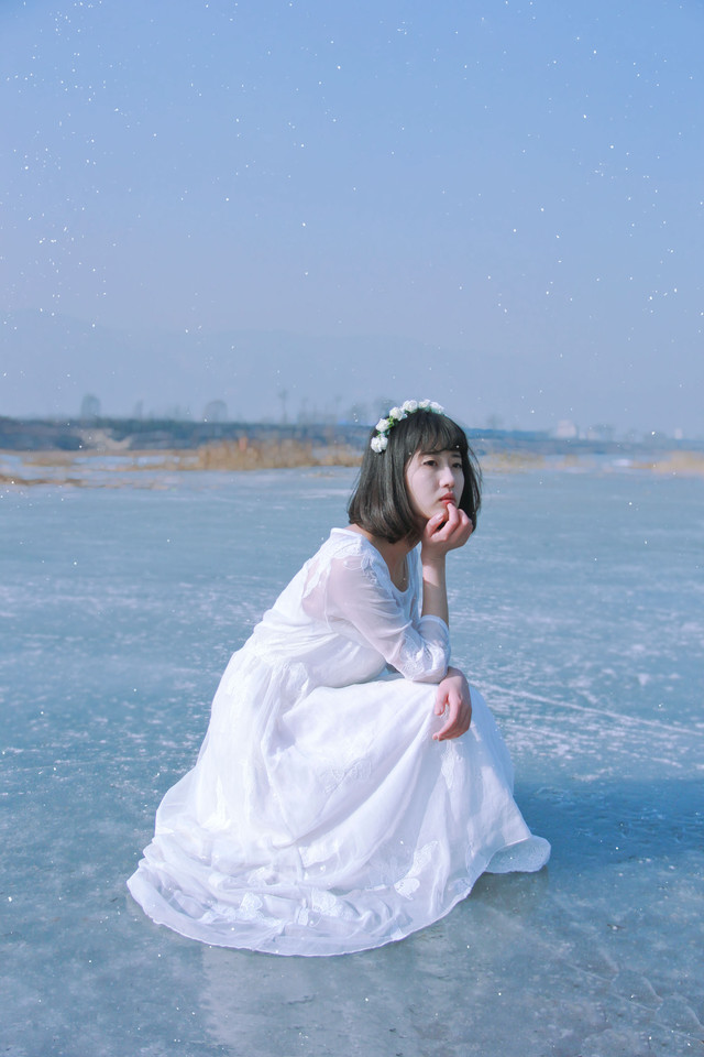 花环少女海边白裙飘飘  第5张