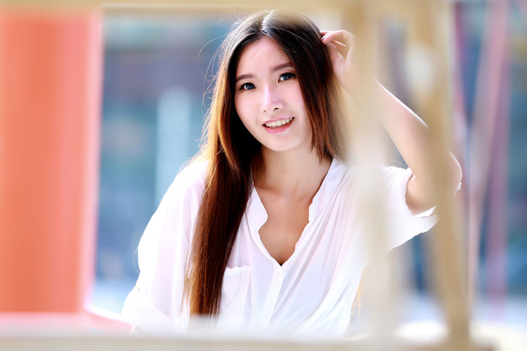 晚秋时分的清纯可爱美女  第6张