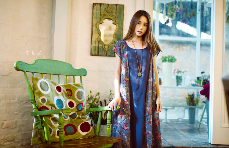 碎花长裙女子清纯图  第4张