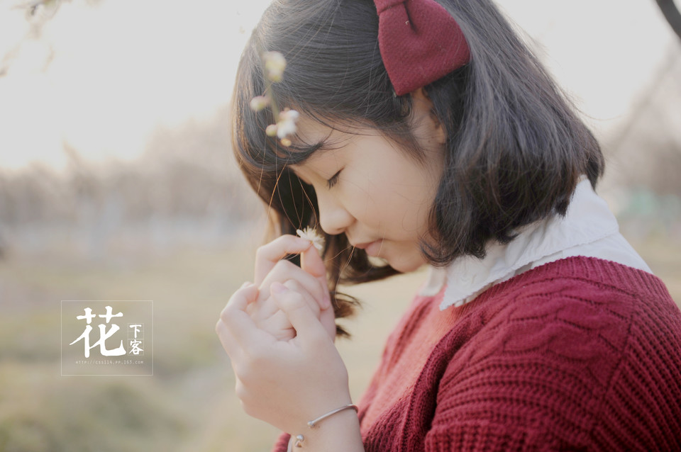 花下清纯卖萌美女  第8张